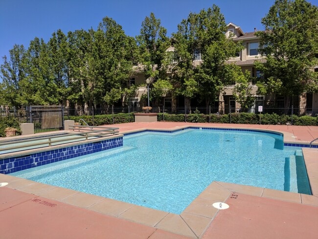 Building Photo - Beautifull Spacious 2 Bedroom 2 Bath Townh...