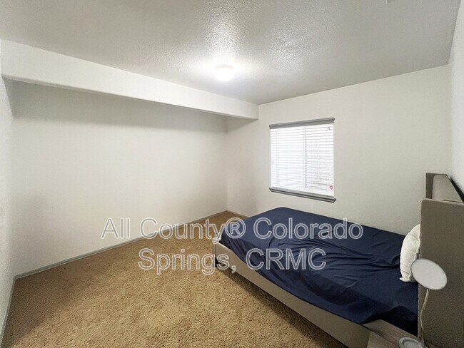 Building Photo - 6168 Rocking Chair Ln