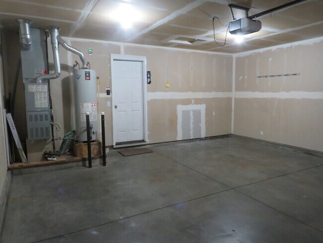 Building Photo - 2112 S Longmont Ave