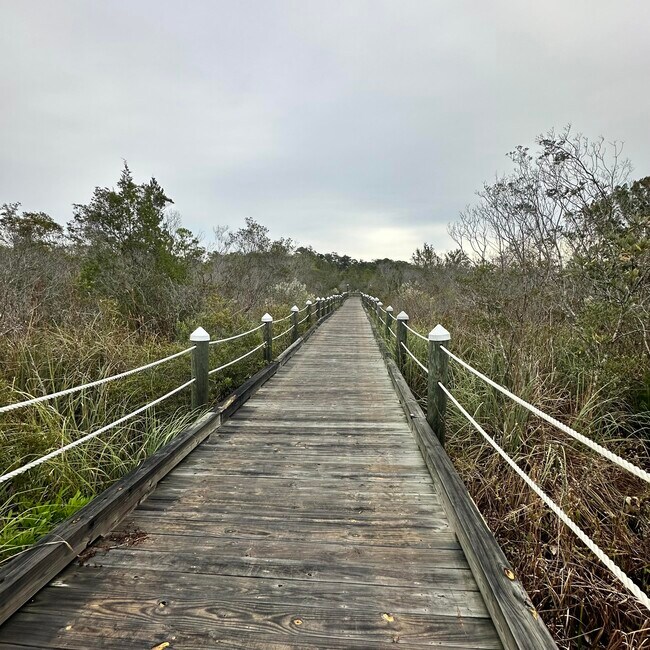 Building Photo - 10 Riverwalk Xing