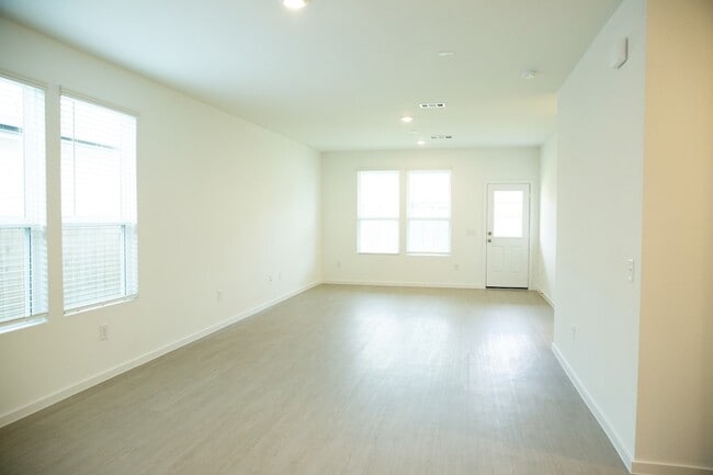 Building Photo - 26255 Arrowleaf Dr