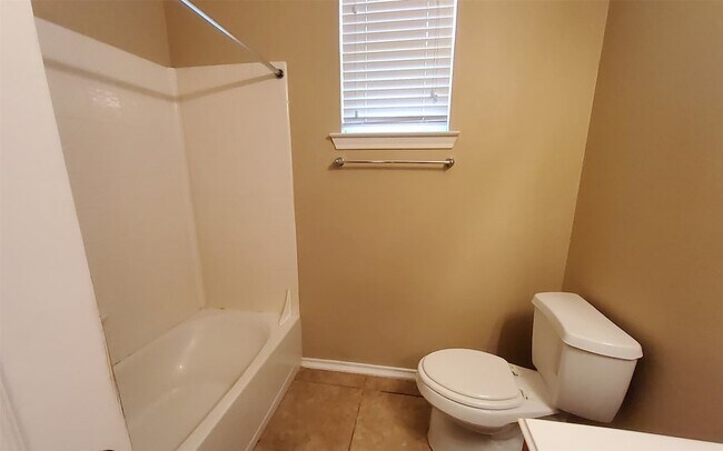 Building Photo - 25047 Lenora Dr