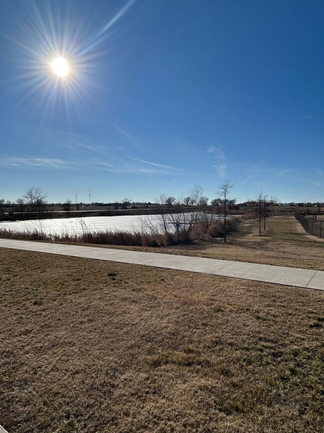 Building Photo - 1736 E Decarsky Ct