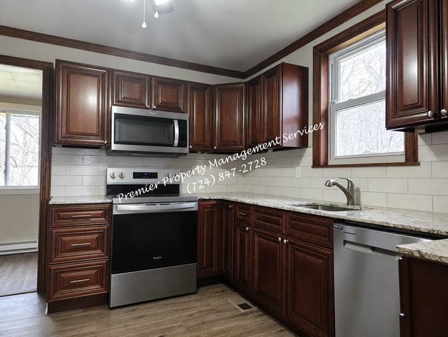 Building Photo - 1425 Barclay Hill Rd