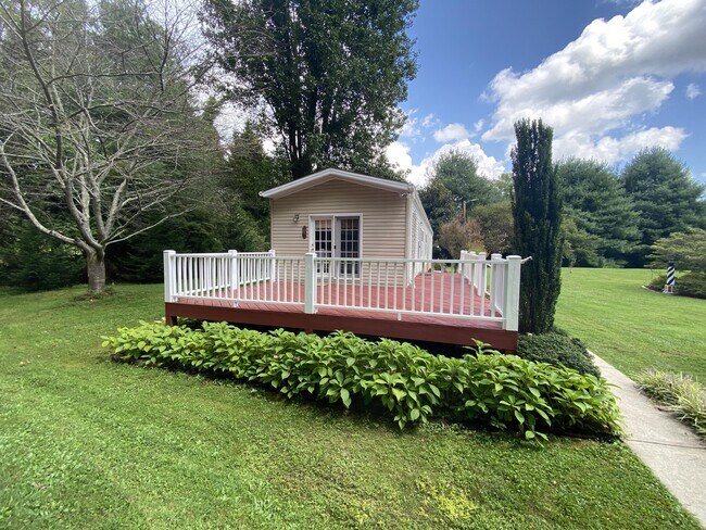 Building Photo - 2075 Walnut Cove Rd