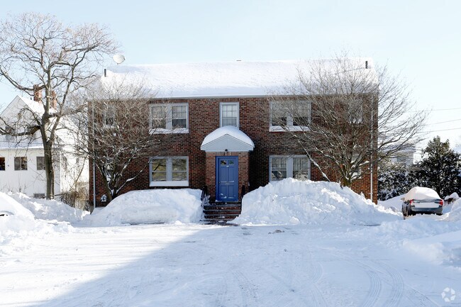 Building Photo - 260 Main St