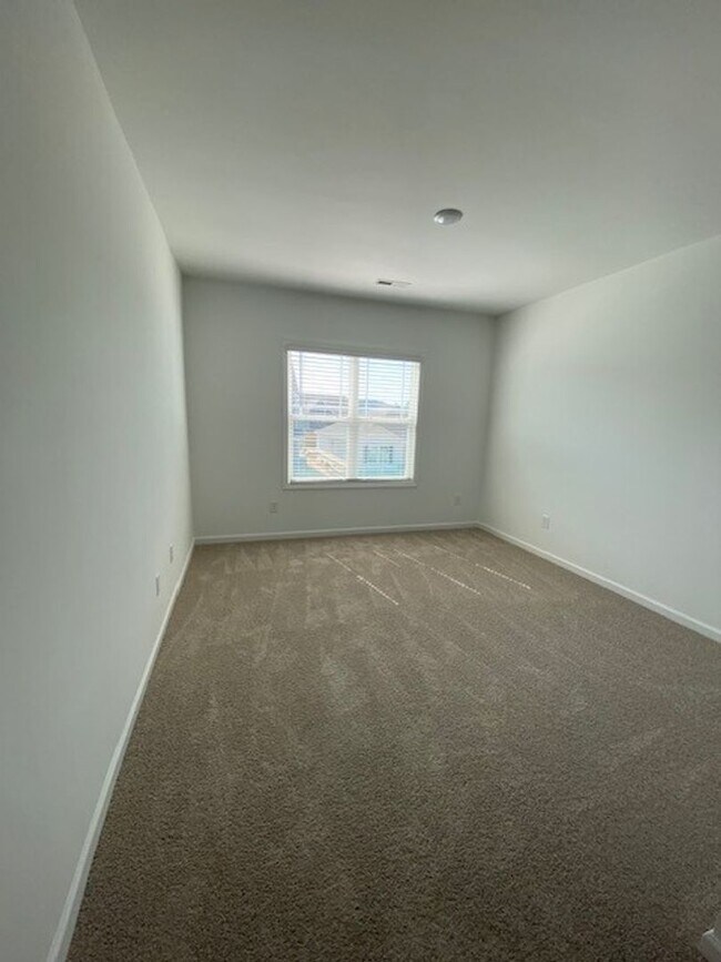 Building Photo - Brand new 3 bedroom 2.5 bath home in Leland