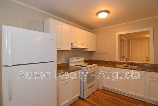 Building Photo - 1928 Wylie Dr