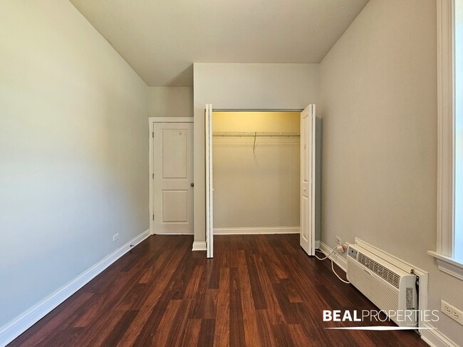 Building Photo - 744 W Addison St