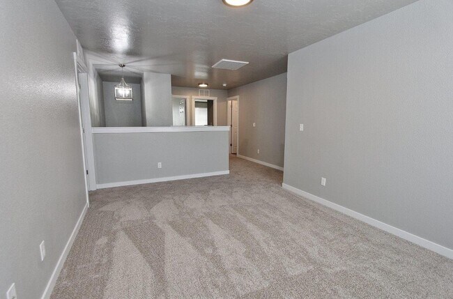 Building Photo - Immaculate & Spacious Home in West Meridian