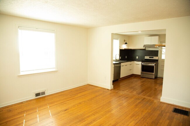 Building Photo - 4 Bedroom House Available Near Scott Stadi...