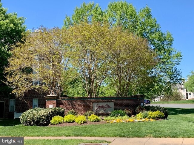 Building Photo - 20301 Beechwood Terrace