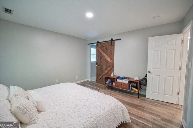 Building Photo - 135 Summer Brooke