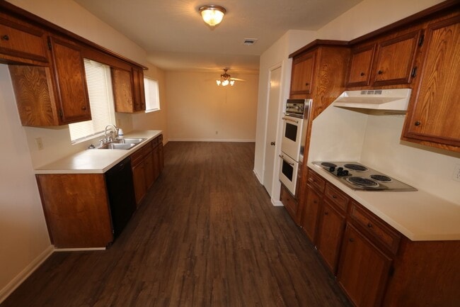 Building Photo - 15819 Spruce Point Dr