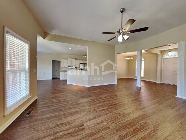 Building Photo - 4002 Greentree Ct