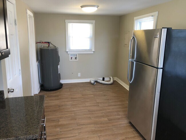 Building Photo - 3 Bedroom cottage overlooking green space ...