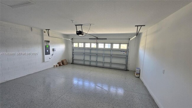 Building Photo - 487 Pine Tree Blvd