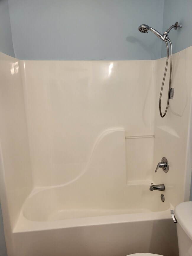 Building Photo - "Charming 2-Bedroom Townhouse on Skillmaster Court with Gleaming Hardwood Floors!"