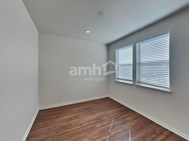 Building Photo - 2708 Geronimo Creek