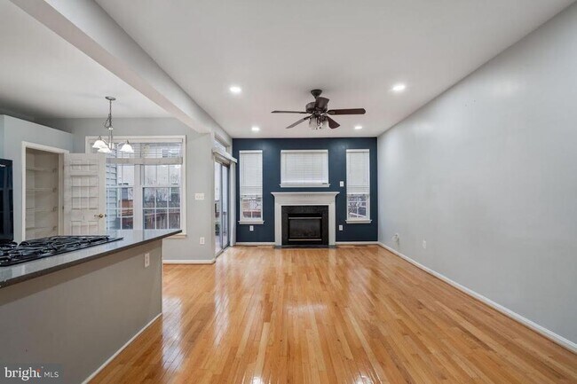 Building Photo - 8648 Royal Worcester Ln