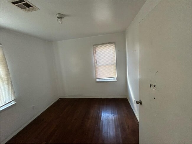 Building Photo - 805 NW 66th St