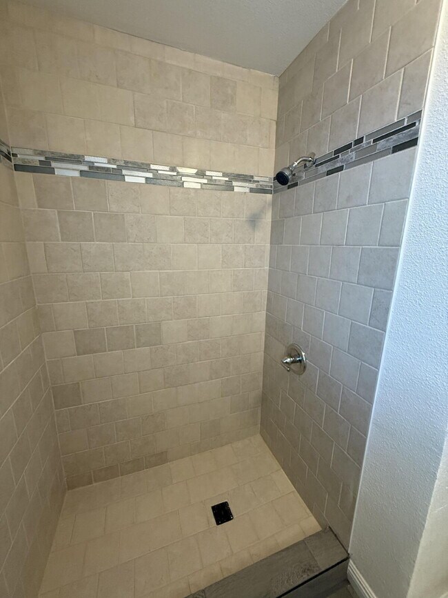 Building Photo - Newly renovated 2br 1bath near the 215