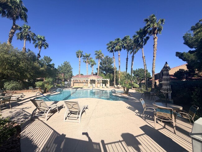 Building Photo - 2 bed / 2 bath Condo in Painted Desert Guard Gated Community