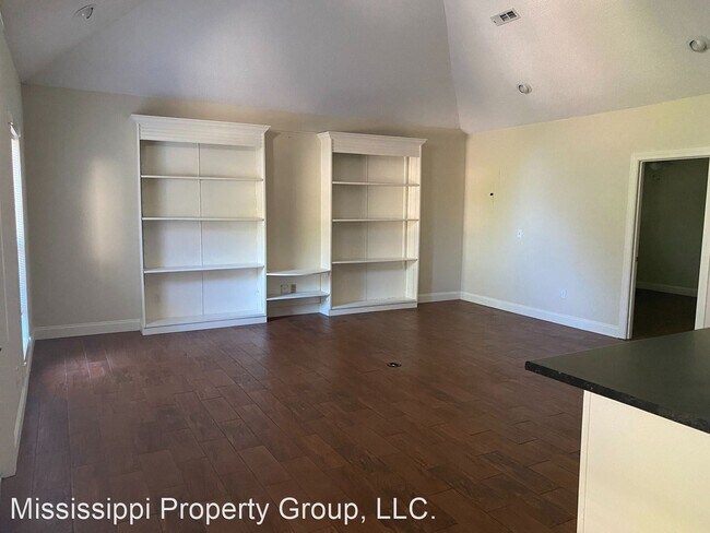 Building Photo - 3 br, 3 bath House - 2325 University Avenue