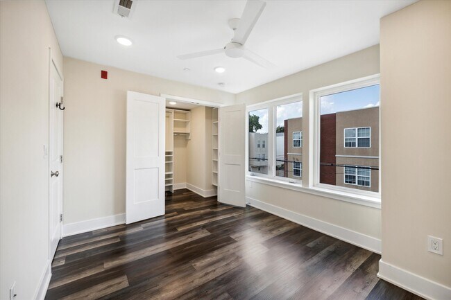 Building Photo - 1804 W Berks St