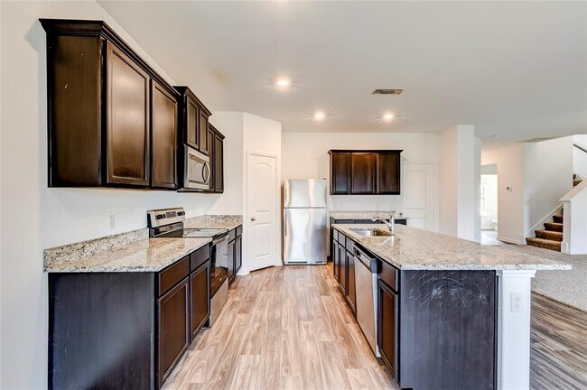 Building Photo - 117 Fairfax Ln