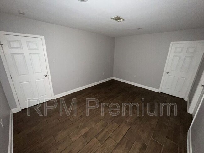 Building Photo - 4922 Sunnybrook Dr