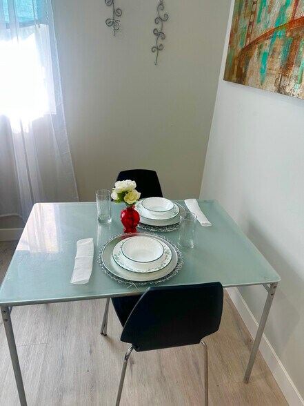 Building Photo - 2437 Cochran Ave