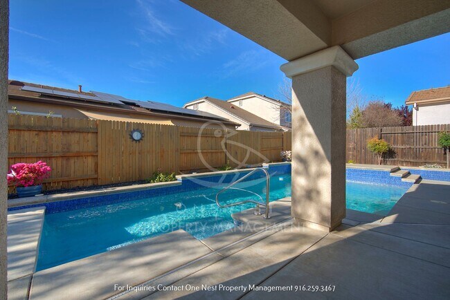 Building Photo - Fantastic - one of a kind 5 bdrm 4 bth home with pool