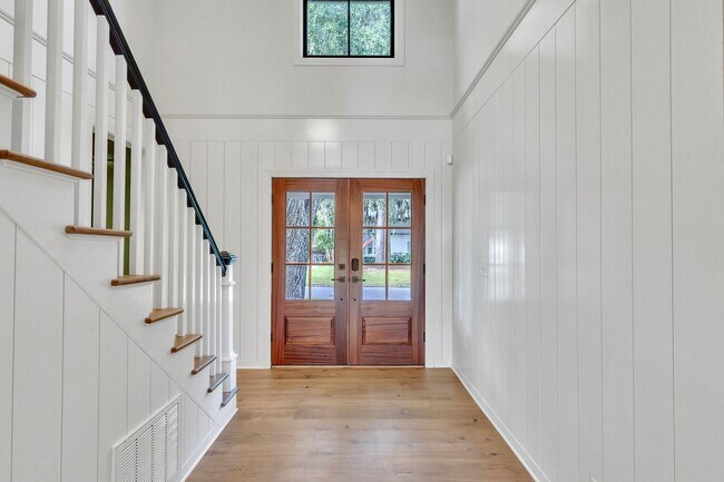 Building Photo - Gorgeous Waterfront Home on Isle of Hope