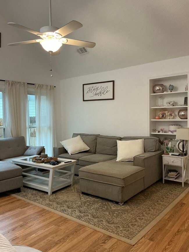 Building Photo - 2/2