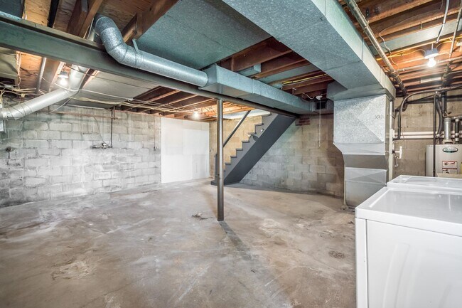 Building Photo - AVAILABLE JUNE 1ST! Fully UPDATED 3-bedroom townhouse in Overbrook!