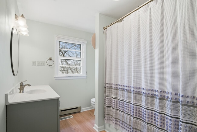 Building Photo - 1005 Redbud Rd