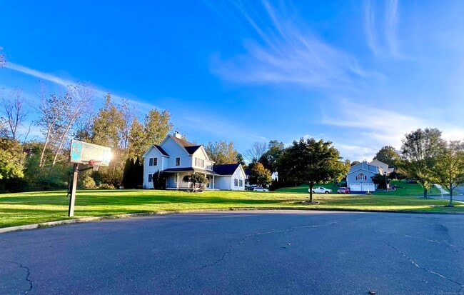 Building Photo - 4 Cobblestone Ct