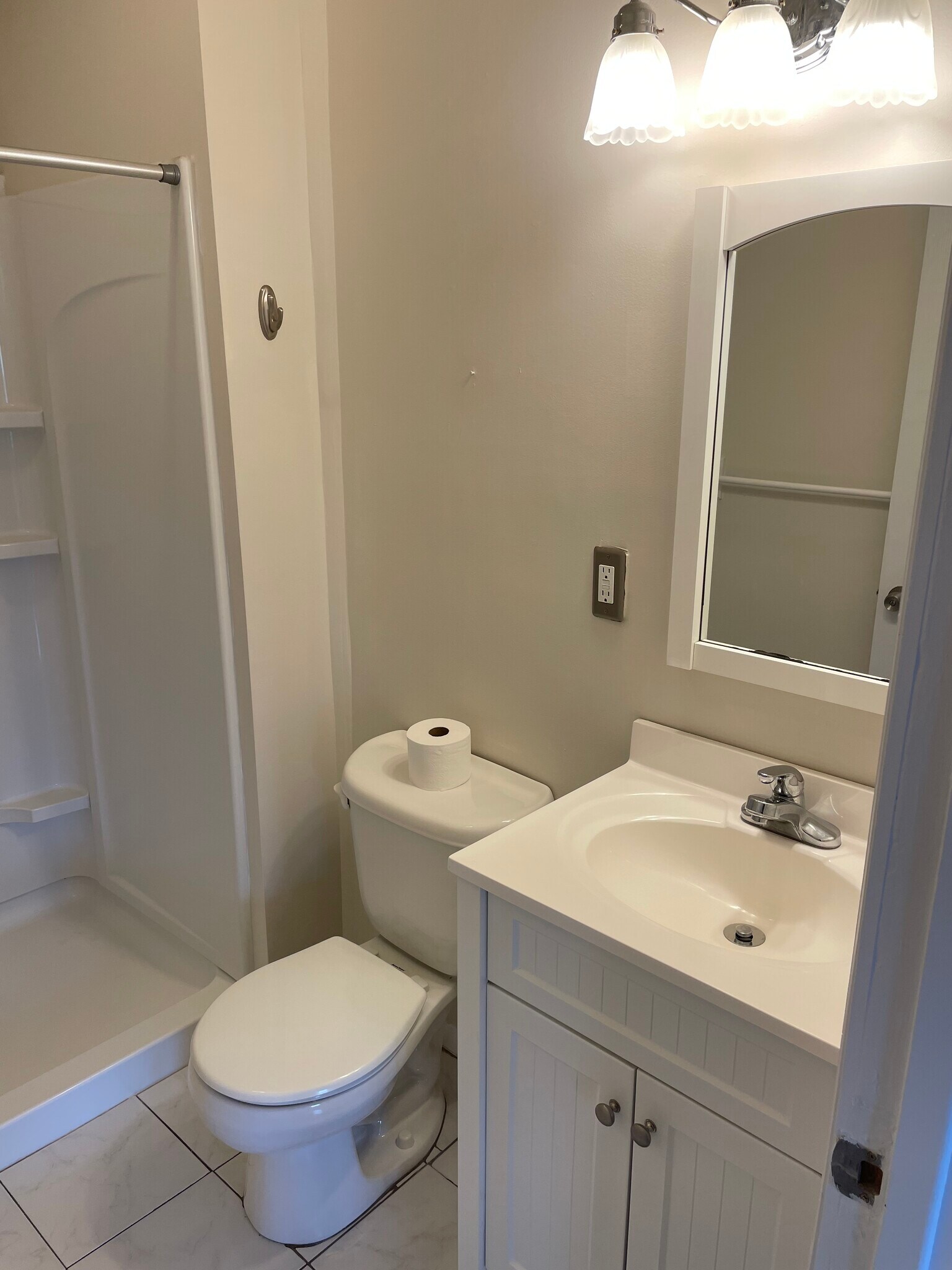 Bathroom - 498 Ringwood Ave