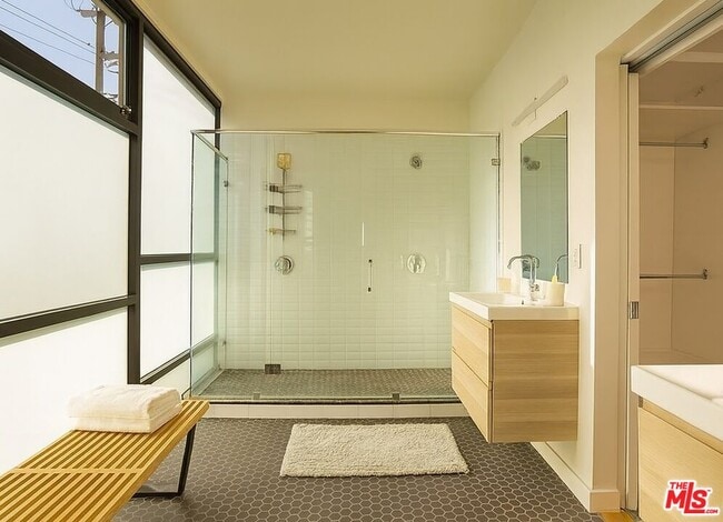 Building Photo - 2287 Glendale Blvd