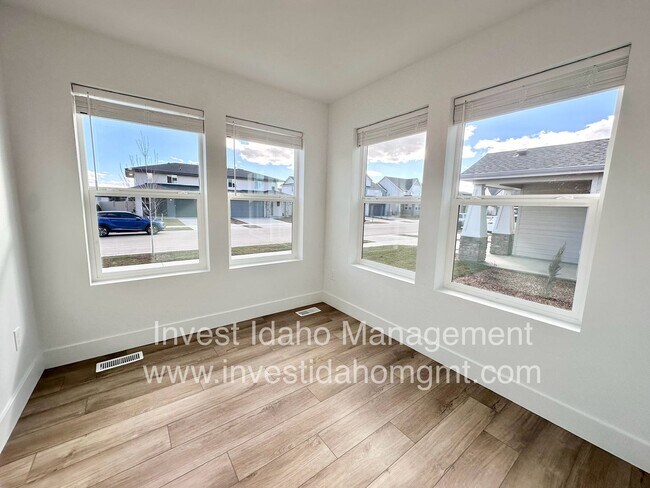 Building Photo - Spacious Luxury Townhome Designed for Modern Living