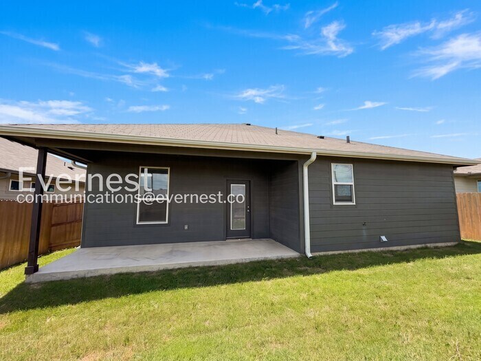 Building Photo - 2231 Hornbeam St