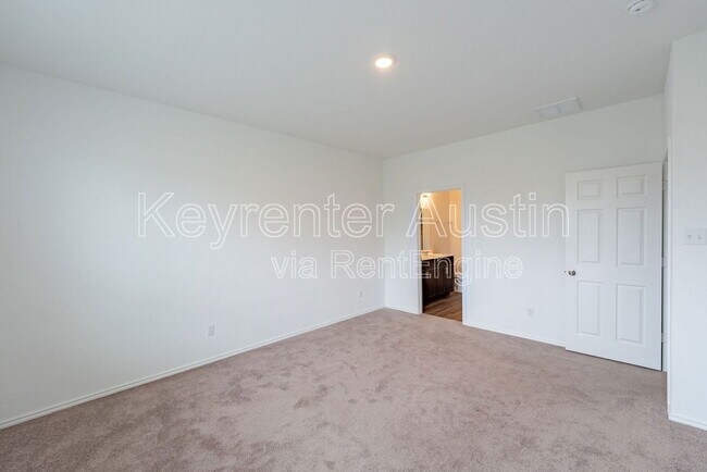 Building Photo - 1520 Holly Lk Dr