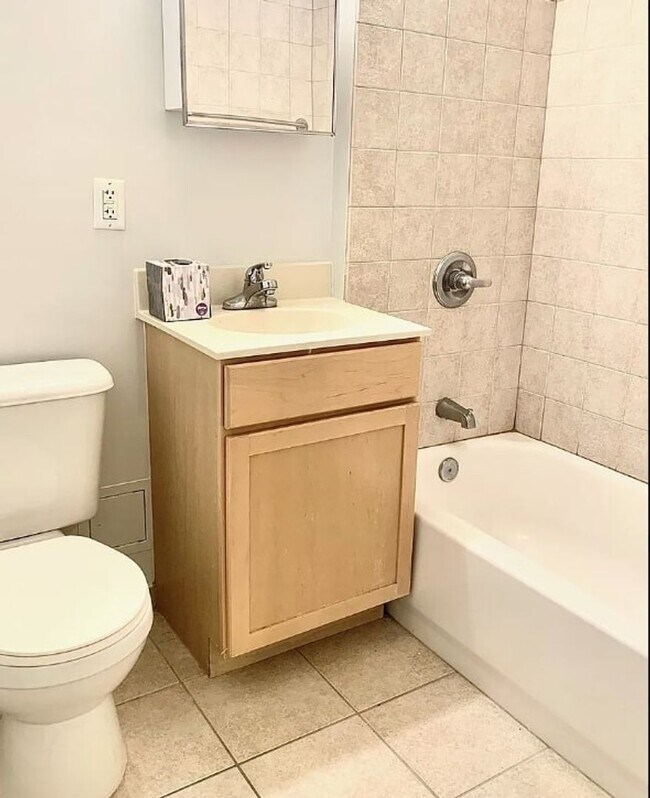 Building Photo - Short Walk to the Wharf! - Professionally Managed  and Spacious 1BR With Monument Views