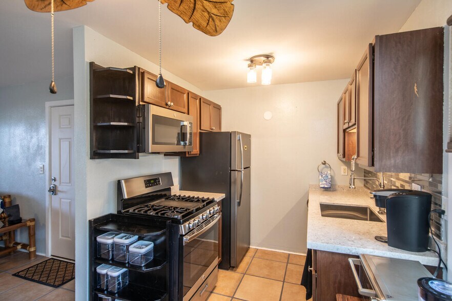 kitchen - 74-5618 Palani Rd