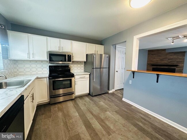 Building Photo - 406 Barrington Ct