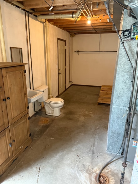 Building Photo - 4 Brown Ct