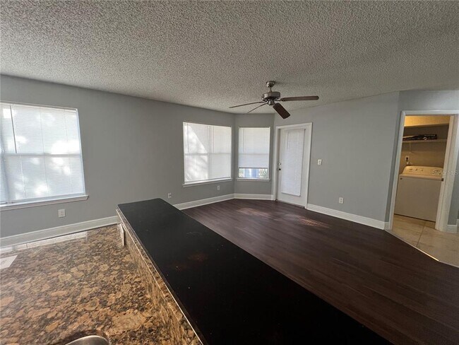 Building Photo - 2569 Grassy Point Dr