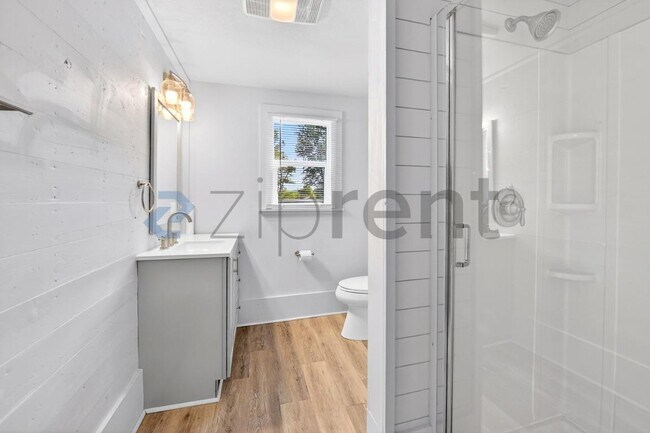 Building Photo - 309 Park St