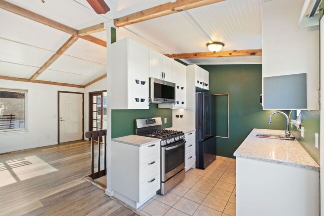 Building Photo - 2020 Independence Dr